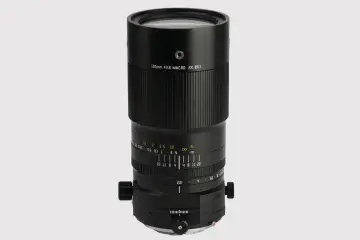 Czarny obiektyw makro 100mm f/2.8 z oznaczeniami odległości i przysłony.