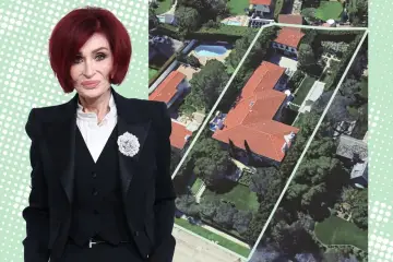 Sharon Osbourne obok rezydencji, która kiedyś należała do Ozzy'ego Osbourne'a. Luksusowa posiadłość z basenem i ogrodem.
