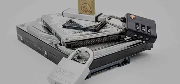 Dysk twardy, pendrive i karta pamięci zabezpieczone kłódkami. Jak wyłączyć pełne szyfrowanie?