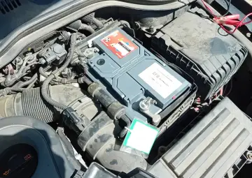 Nowy akumulator EFB w komorze silnika Passata B7 2.0 TDI.