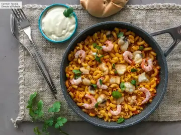 Fideuá con mariscos y pescado, una deliciosa receta para disfrutar.