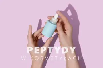 Dłonie trzymają buteleczkę z serum. Peptydy na twarz to klucz do odmłodzonej skóry.