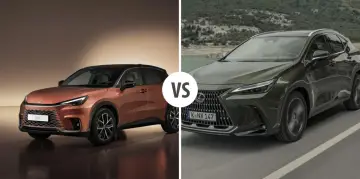 Porównanie dwóch SUV-ów Lexus: kompaktowego LBX i większego, z napędem hybrydowym, Lexus UX 300h, na tle krajobrazu.