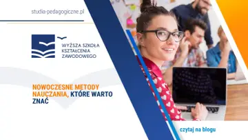 Innowacyjne metody nauczania przykłady: młoda kobieta z okularami pracuje przy laptopie, w tle grupa studentów.