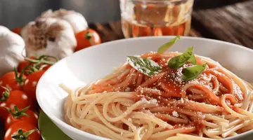 Spaghetti po neapolitańsku: Sekret prawdziwego sosu bez mięsa