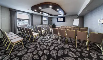 Jak łatwo dojechać do hotelu Airport Okęcie? Sprawdź najlepsze opcje