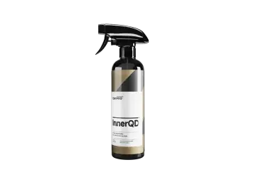 CARPRO InnerQD, en interiördetaljeringsspray med anti-statisk och antimikrobiell effekt. Perfekt för att hålla bilens interiör ren och fräsch.