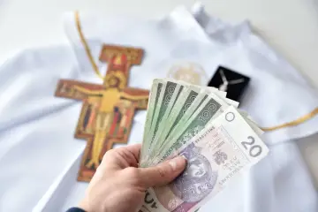 Ile dać na komunie jako gość, aby nie popełnić błędu?