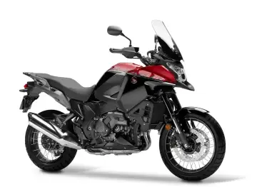 Czarny i czerwony motocykl Honda Crosstourer gotowy na przygodę.