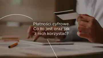 Dłoń trzyma kartę płatniczą, a palec wskazuje na tablet. Temat: cyfrowe płatności i fintech.