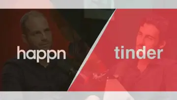 Deux hommes discutent, l'un sous le logo happn, l'autre sous le logo tinder. Lequel choisir pour trouver l'amour ?