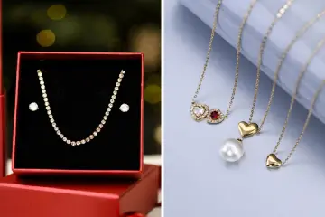 Biżuteria na prezent: naszyjnik z cyrkoniami i kolczyki w pudełku, naszyjniki z sercami i perłą. Idealne na galentines co to za okazja?