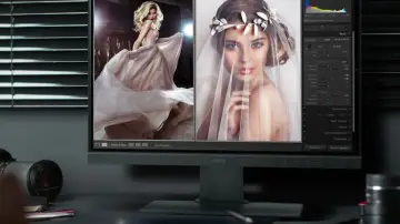 Monitor BenQ wyświetla zdjęcia modelek. Dowiedz się, jak sprawdzić, jaki masz monitor w komputerze, by cieszyć się taką jakością obrazu.