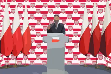 Mężczyzna przemawia za mównicą, otoczony polskimi flagami i symbolem orła. To scena pełna patriotyzmu.