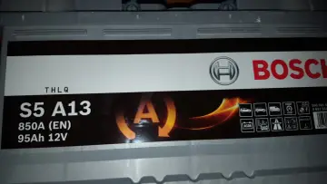 Akumulator Bosch S5 A13 z oznaczeniami 850A (EN) i 95Ah 12V.
