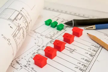 Wyrys z mapy ewidencyjnej z zaznaczonymi działkami i domkami. Planowanie osiedla.
