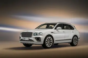 Biały Bentley Bentayga, luksusowy SUV. Sprawdź aktualną bentley bentayga cena i odkryj jego możliwości.