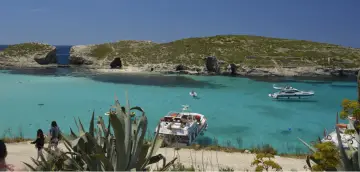 Malta w maju czy warto? Błękitna Laguna na Gozo zachwyca turystów. Warto!