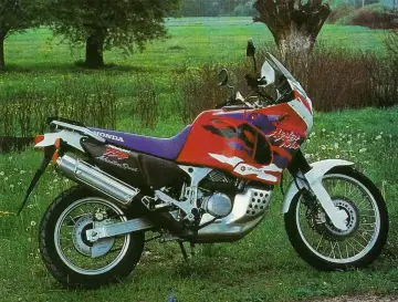 Honda Africa Twin 750 Adventure Sports. Zapowiada się wyprawa! Dane techniczne tego motocykla to klucz do sukcesu.
