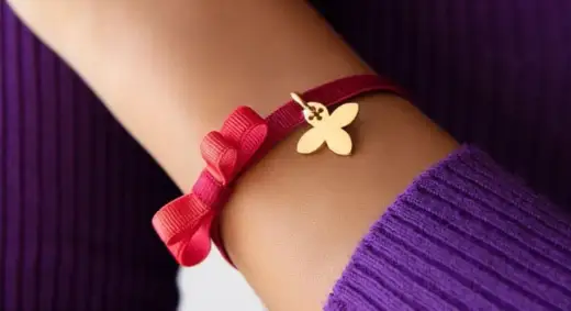 Najmodniejsze bransoletki 2026: Trendy, stylizacje, stacking