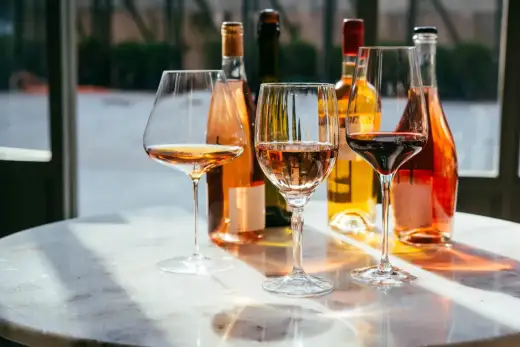 Wino wytrawne - jak rozpoznać suchy styl i dobrać do stołu