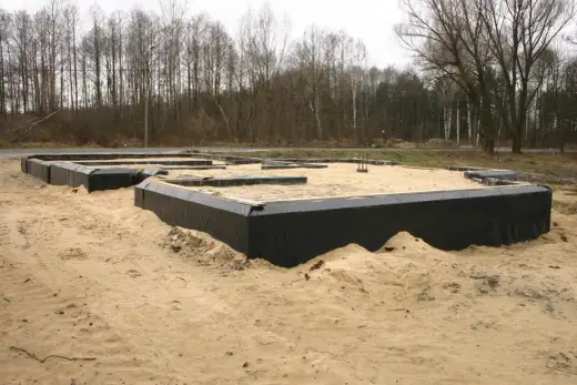 Warstwa podkładowa pod fundamenty – jak zrobić ją dobrze?
