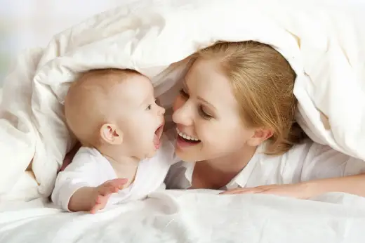 5 Wochen altes Baby - Entwicklung, Schlaf und Warnzeichen