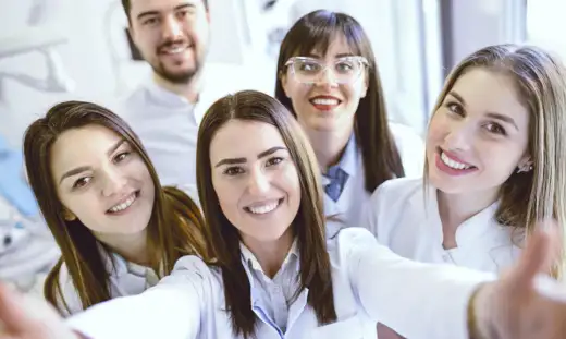 Jak zostać dentystą w Polsce? Kompletny przewodnik krok po kroku