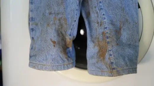 Por qué sale la ropa sucia de la lavadora y cómo arreglarlo