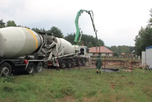 Jak zrobić beton w wiadrze - Dlaczego cement i piasek to za mało?