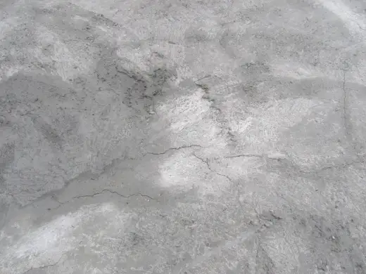 Ile schnie chudziak - Kiedy wejść na budowę i jak uniknąć pęknięć?