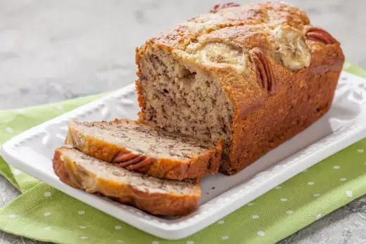 Chlebek bananowy fit bez zakalca - jak upiec miękki bochenek