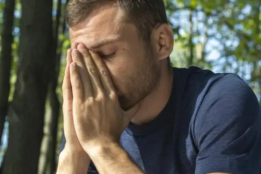 Udar alkoholowy - objawy, pomoc, ryzyko. Czy to tylko upojenie?