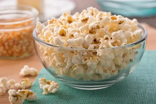 Popcorn - Zdrowa przekąska czy pułapka? Jak go jeść mądrze