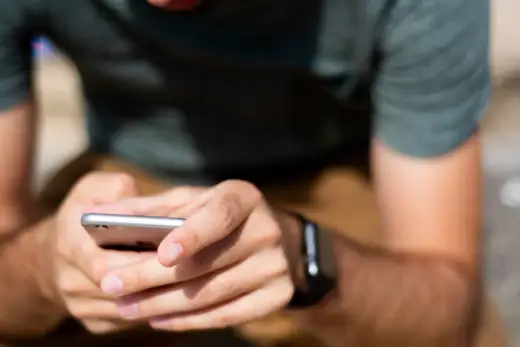 Jak sparować zegarek z telefonem? Poradnik krok po kroku