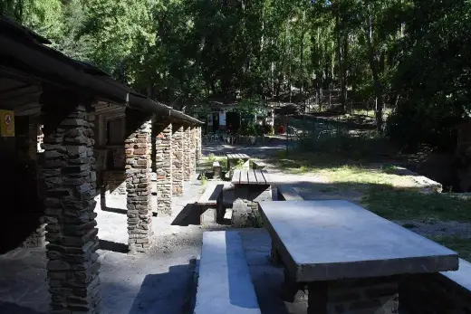 El Nacimiento Laujar - Merendero y rutas en la Alpujarra