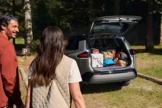 Ile ma bagażnik Toyoty RAV4? Sprawdzamy wersje Hybrid i Plug-in