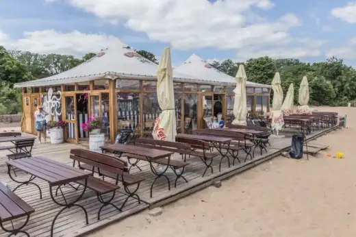 Brzeźno: Gdzie zjeść rybę z widokiem? Polecane restauracje