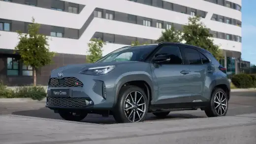 Toyota Yaris Cross Hybrid - czy warto? Wybierz idealną wersję!