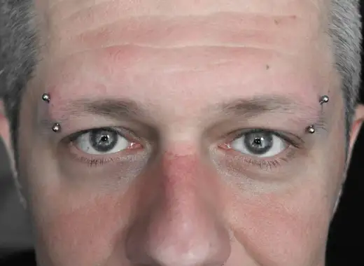 Ile kosztuje nostril? Cena, co w niej jest i jak wybrać studio