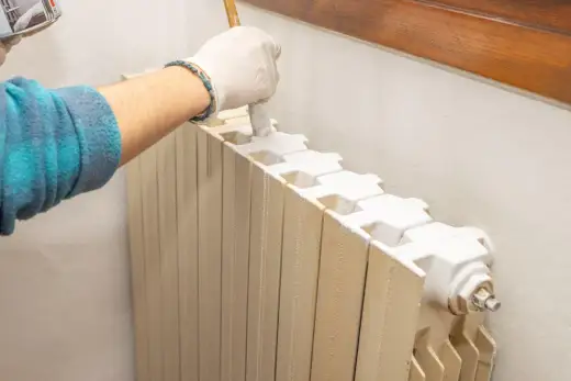 Verniciare un termosifone senza smontarlo - guida pratica