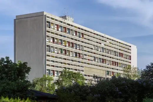 Modernistyczne budynki - jak rozpoznać styl i na co uważać kupując?