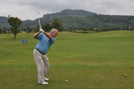 Dorób golf do swetra: Poradnik krok po kroku po perfekcyjny efekt