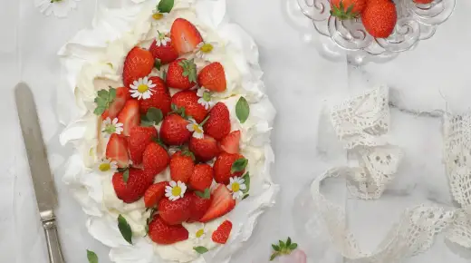 Pavlova med jordgubbar - Så lyckas du varje gång