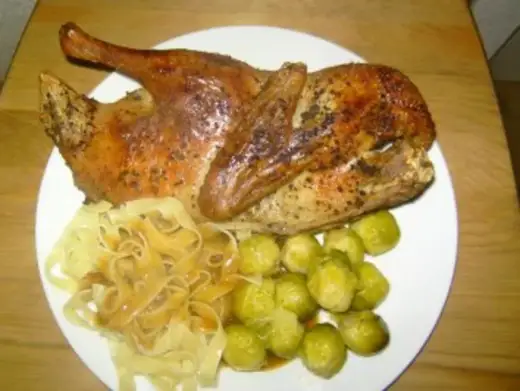Halbe Ente im Ofen - so gelingt sie saftig und knusprig
