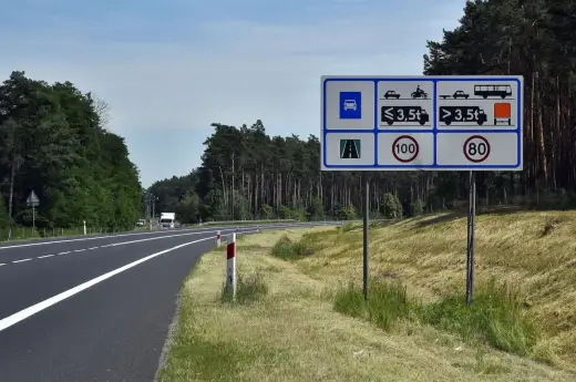 Droga ekspresowa jednojezdniowa - jak jechać bezpiecznie?