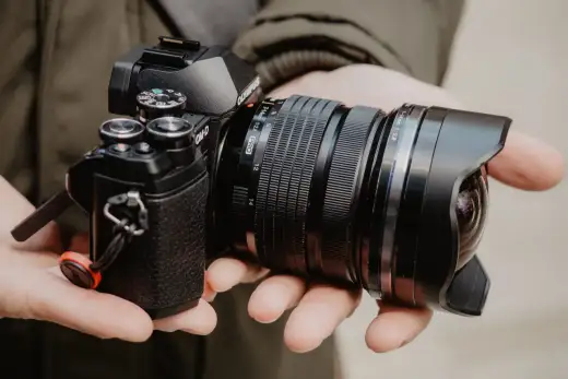 Olympus E-410 - Czy warto kupić tę małą lustrzankę w 2026 roku?