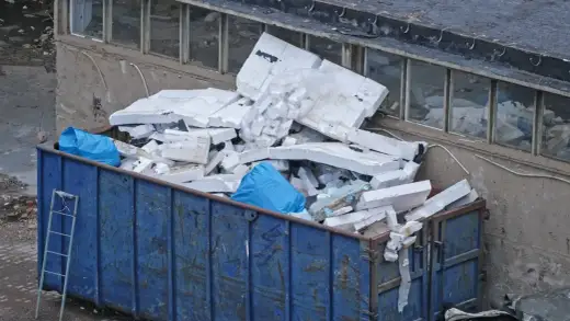 Resztki styropianu - Jak je mądrze wykorzystać i gdzie wyrzucić?