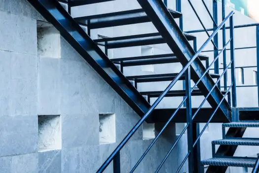 Murek zamiast balustrady - przewodnik po przepisach i kosztach