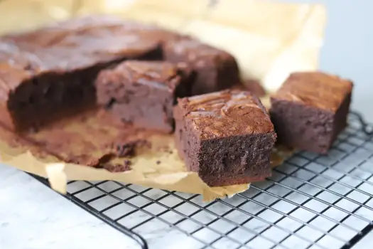 Idealne brownie - przepis na wilgotne i czekoladowe